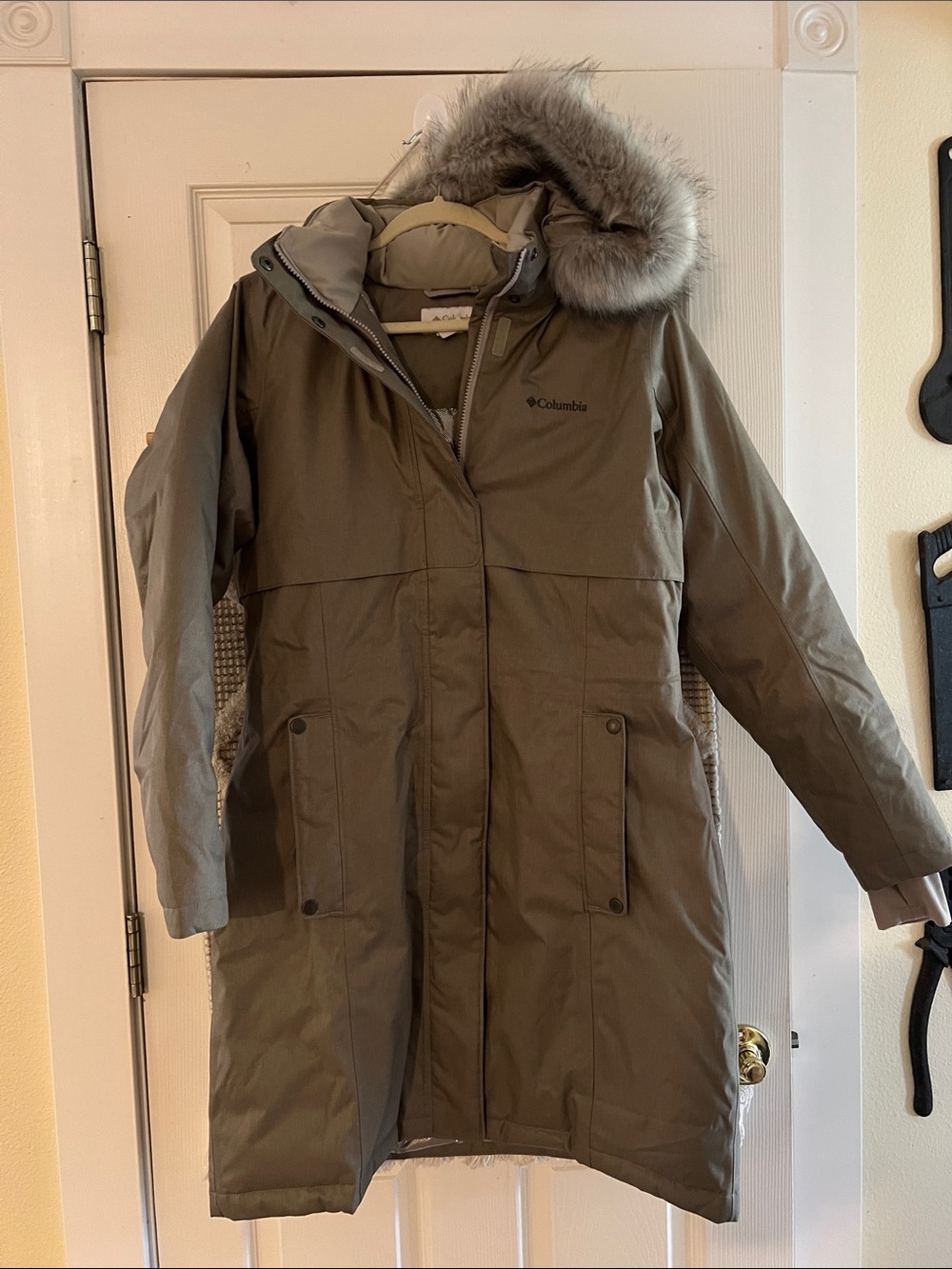Columbia Women's GRAY Long Insulated Parka with Faux Fur Hood